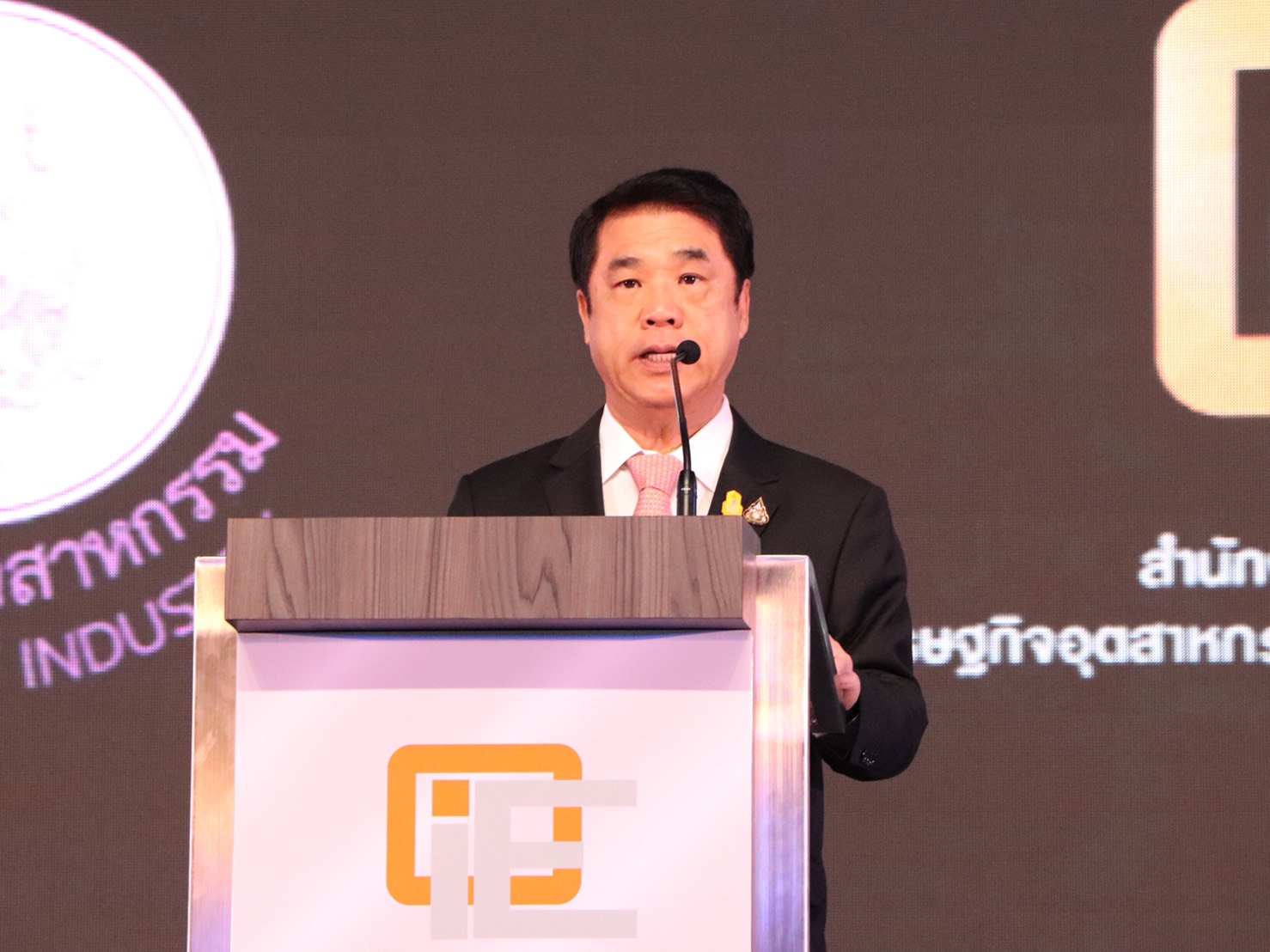 งานประจำปี สศอ. (OIE Forum) ประจำปี 2563 ภายใต้ชื่อ OIE Forum 2020 New Perspective of Thailand Industry “มองมุมกลับ ปรับมุมคิด พลิกวิกฤตอุตสาหกรรมไทย” 