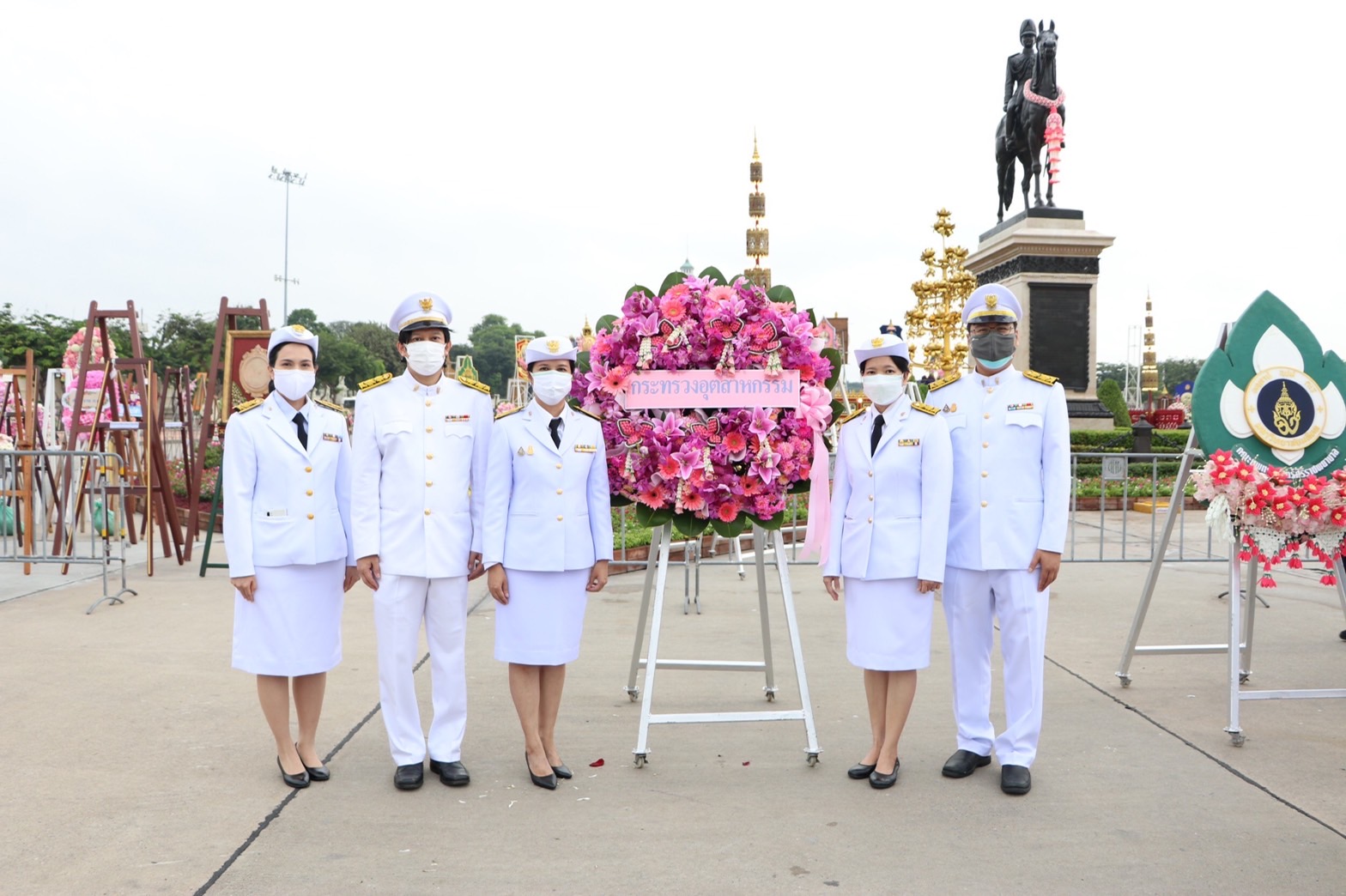 OIE as a Representative of the Ministry of Industry Laying Wreaths to Pay Homage to His Majesty King Chulalongkorn the Great (Rama V) on Piyamaharaj Day.