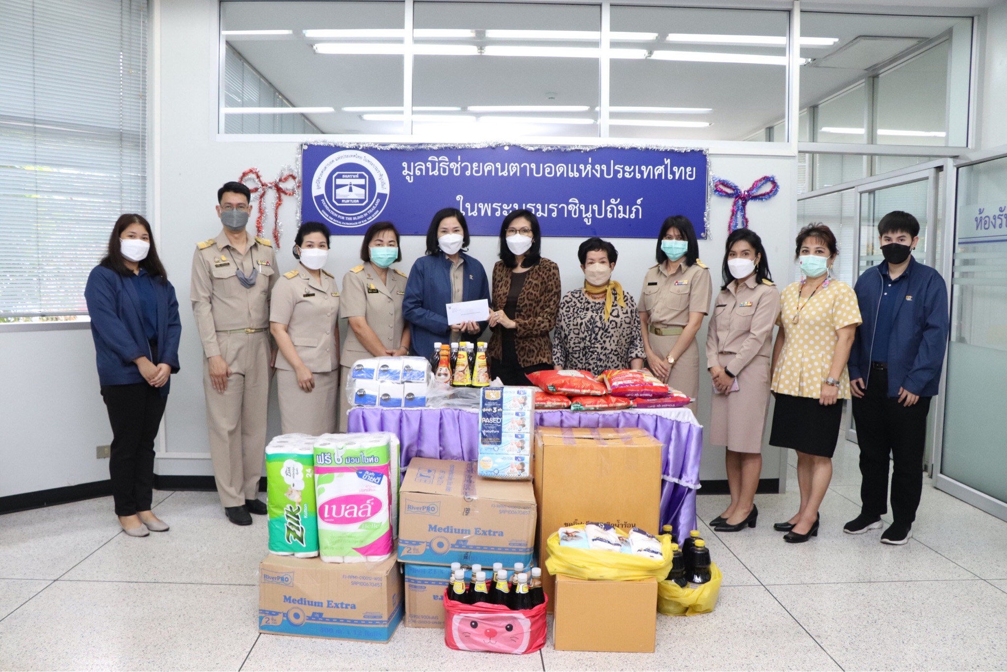 Donation to the Foundation for the Blind in Thailand under the Royal Patronage of H.M. The Queen by OIE