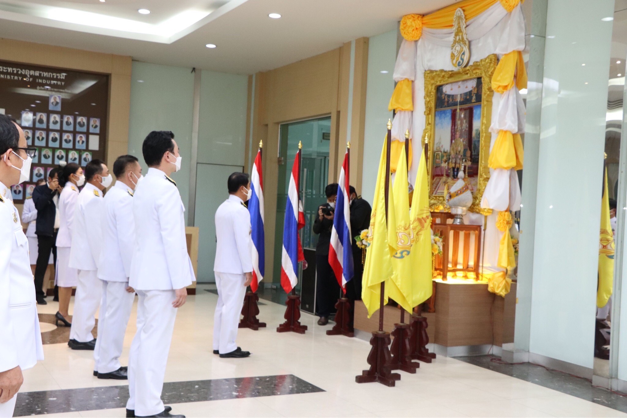 พิธีลงนามถวายพระพรชัยมงคล เนื่องในโอกาสวันฉัตรมงคลฯ 