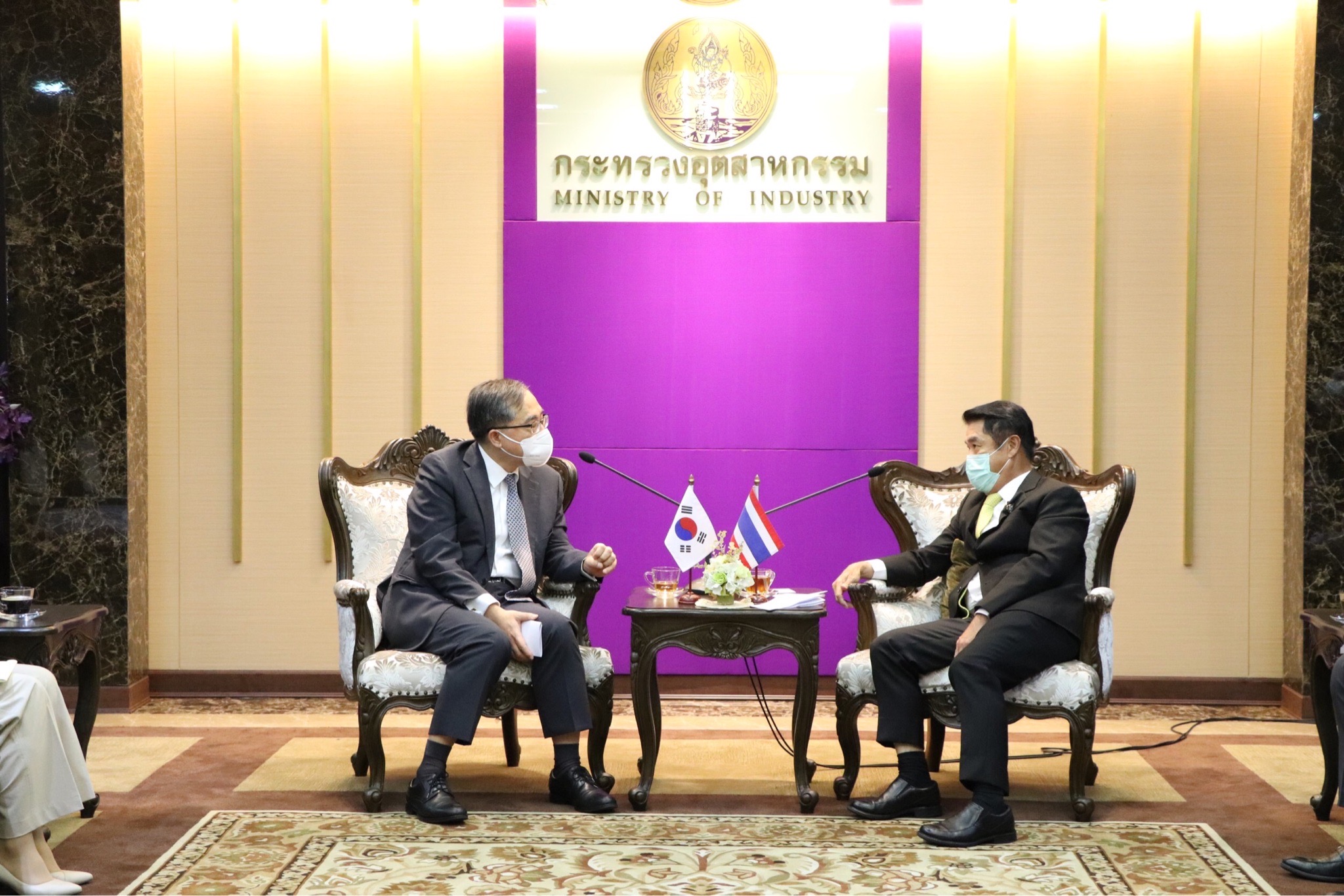 Ambassador Extraordinary and Plenipotentiary of the Republic of Korea to Thailand Meets with Mr. Suriya Juangroongruangkit, Minister of Industry