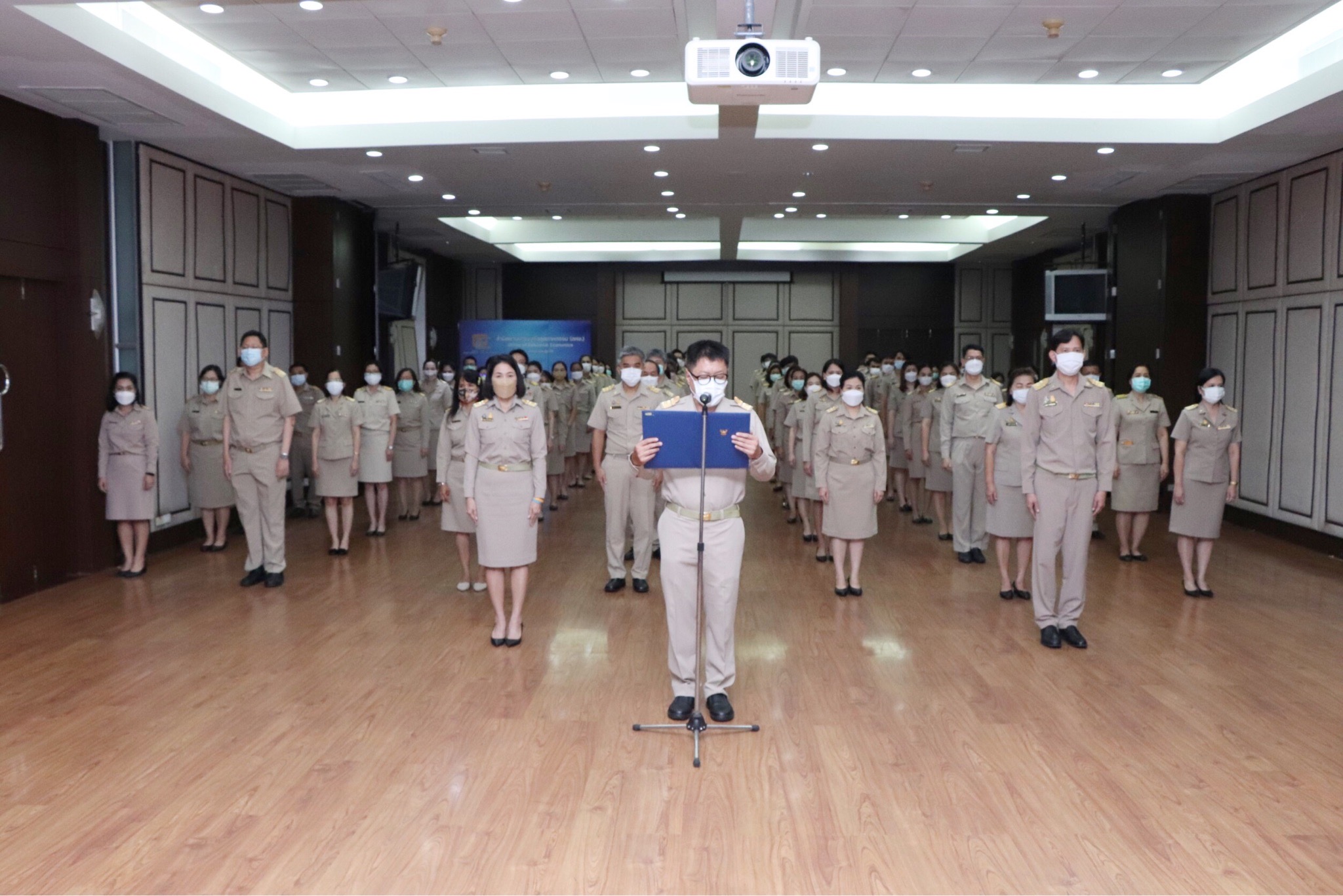 สศอ. จัดพิธีลงนามถวายพระพรชัยมงคล และพิธีถวายสัตย์ปฏิญาณเพื่อเป็นข้าราชการที่ดีและพลังของแผ่นดิน ประจำปี 2565