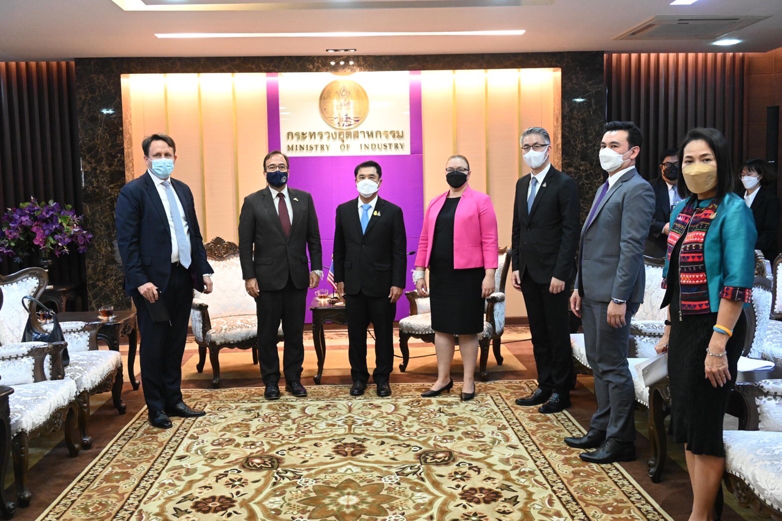 Minister of Industry, Mr. Suriya, Allows Charg? d'Affaires a.i. of the U.S. Embassy in Thailand to Meet