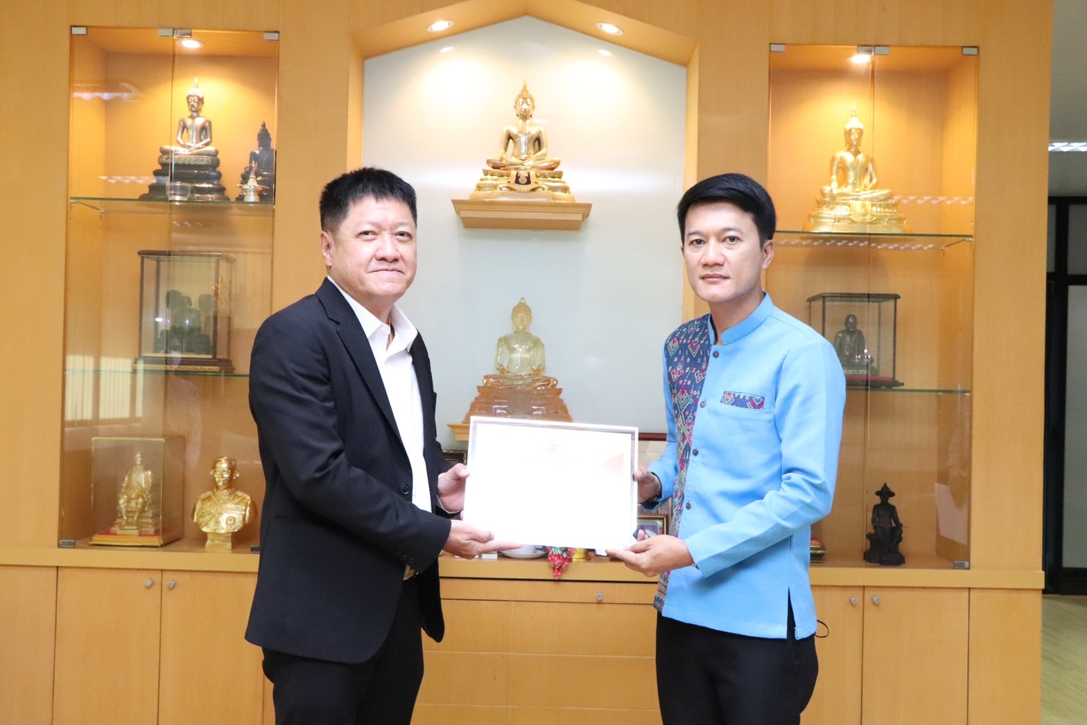 สศอ. มอบประกาศนียบัตรคนคุณธรรมต้นแบบ สำนักงานเศรษฐกิจอุตสาหกรรม ประจำปี พ.ศ. 2565