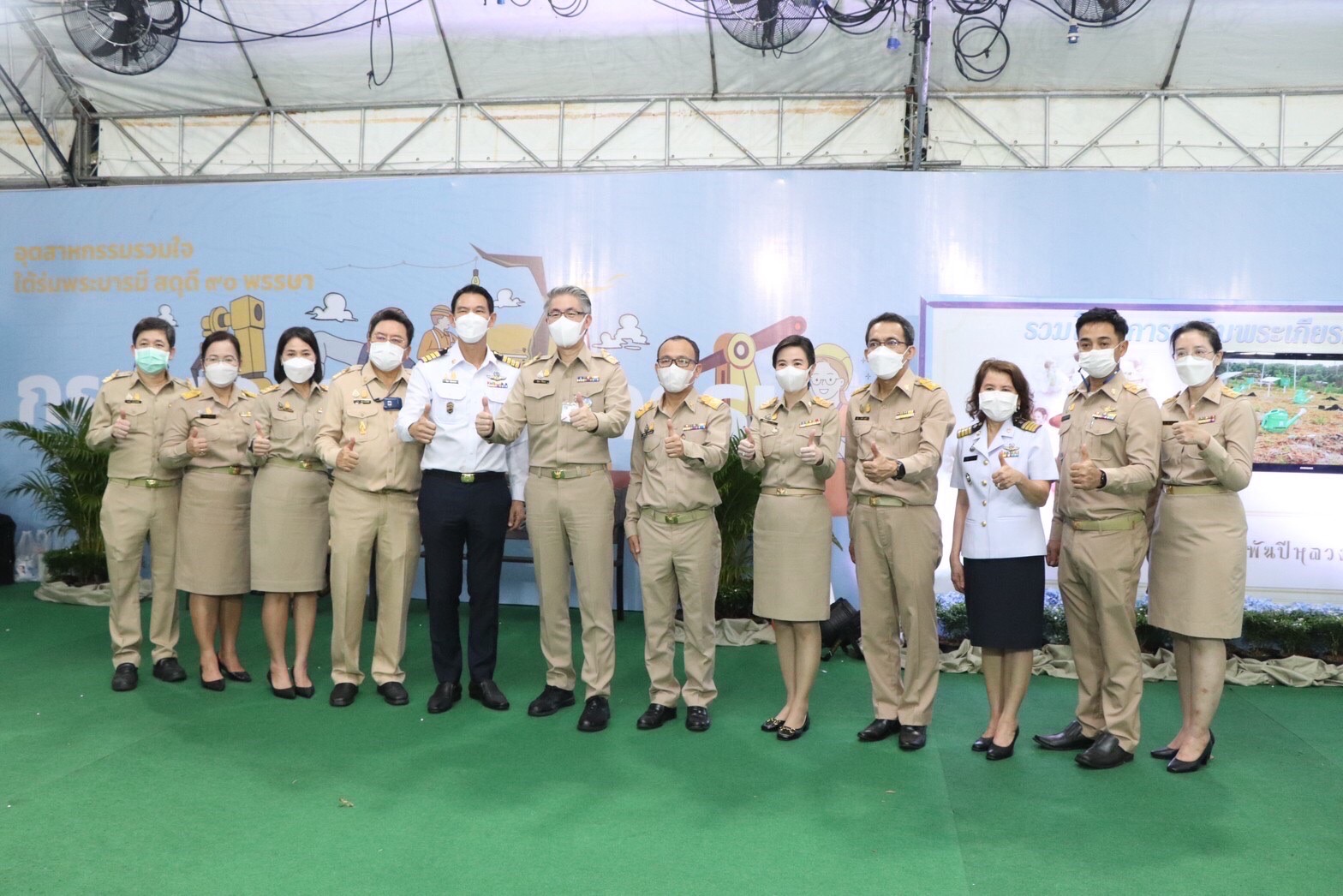 OIE Joins the Opening of the Ministry of Industry's Booth at the Red Cross Fair and Gives Out Prizes to Winners Participating in the Fun at the Ministry of Industry's Booth