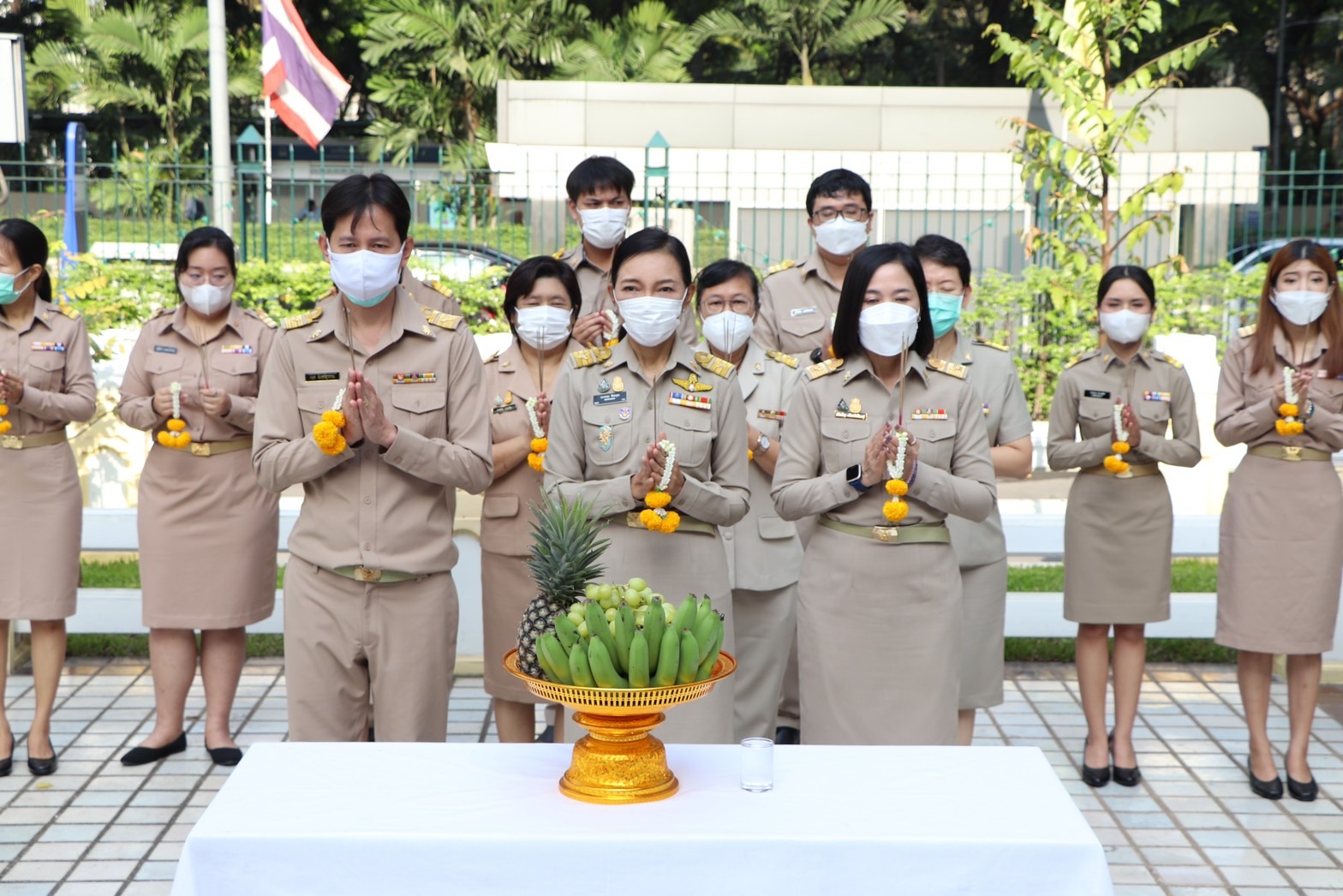 ผศอ. นำทีมข้าราชการใหม่สักการะสิ่งศักดิ์สิทธิ์ประจำกระทรวงอุตสาหกรรม