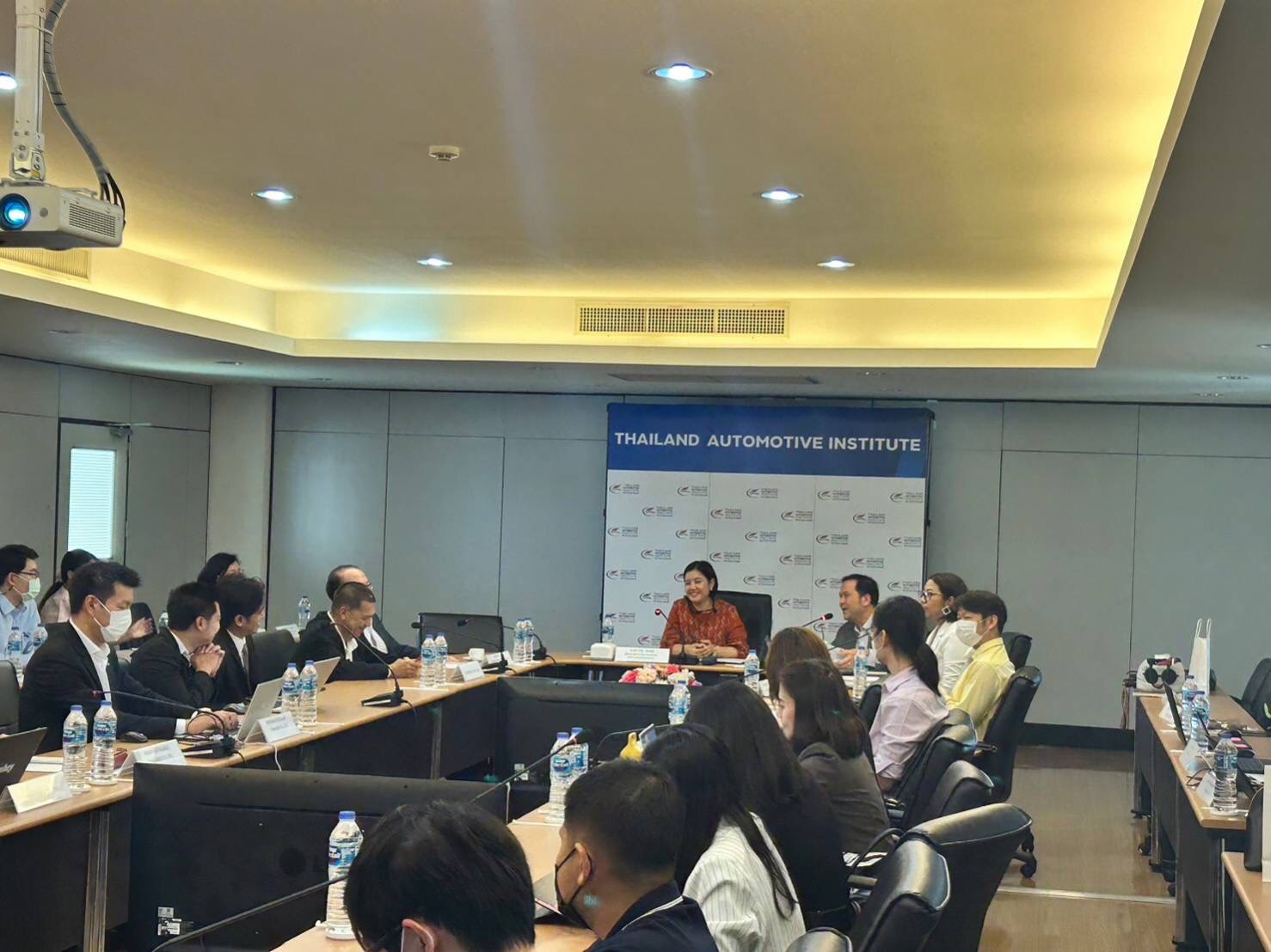 การประชุม Focus Group เรื่องมาตรการเพื่อการเปลี่ยนผ่านของผู้ประกอบการในการเข้าสู่อุตสาหกรรมยานยนต์สมัยใหม่ ภายใต้โครงการยกระดับผู้ผลิตชิ้นส่วนยานยนต์ไทย เพื่อเตรียมความพร้อมในการเข้าสู่ห่วงโซ่อุปทานขอ