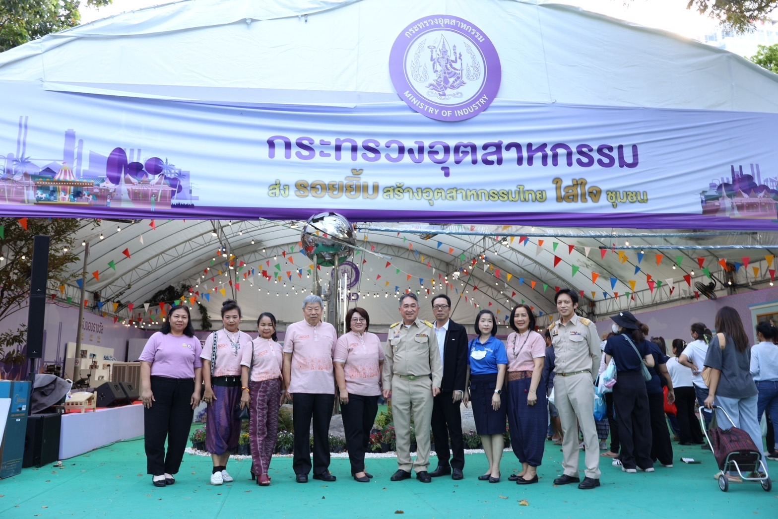 สศอ. เข้าร่วมมอบของรางวัลร้านกระทรวงอุตสาหกรรม ในงานกาชาด 100 ปี หรืองานกาชาดประจำปี 2566 ภายใต้แนวคิด "รื่นรมย์สุขฤดี ณ ที่แห่งการให้"