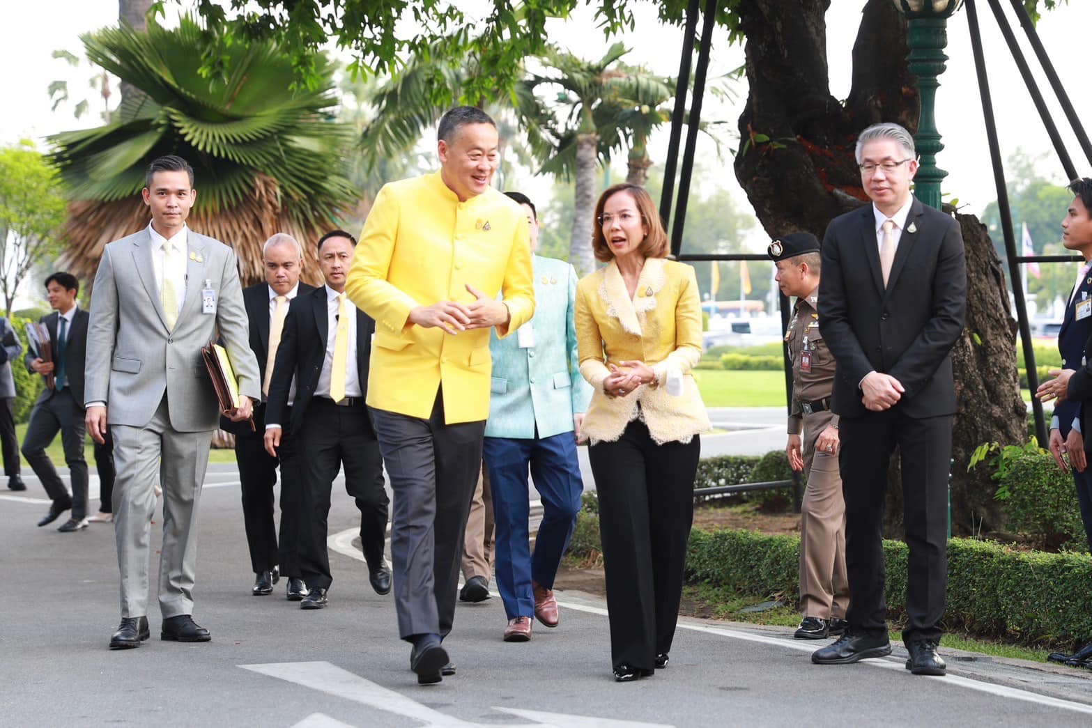 “รวอ.พิมพ์ภัทรา” ให้การต้อนรับและนำนายกรัฐมนตรีเยี่ยมชมกิจกรรมประชาสัมพันธ์ สร้างการรับรู้ศักยภาพอุตสาหกรรมฮาลาลของไทยแก่คณะรัฐมนตรี 
