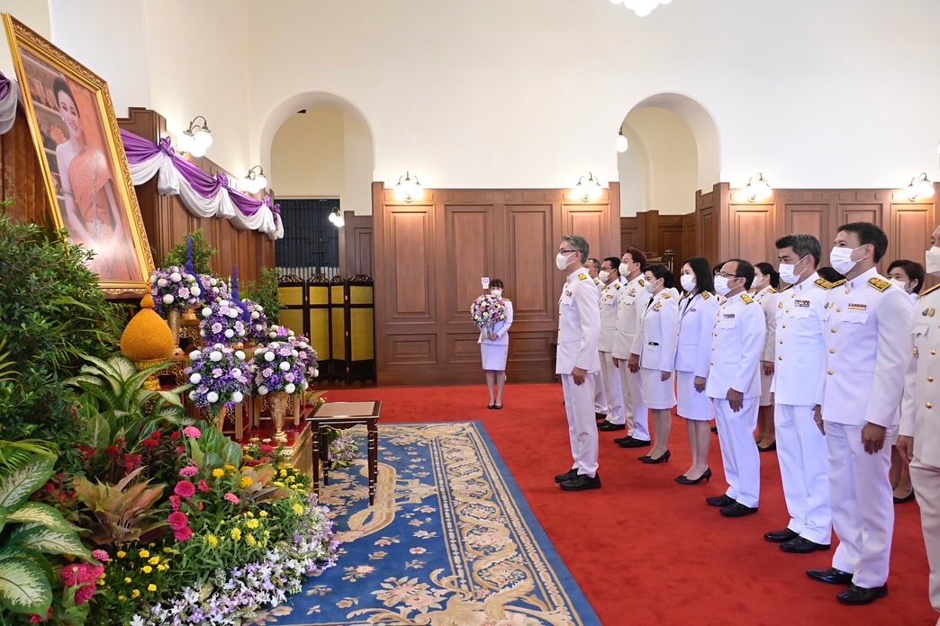 กระทรวงอุตสาหกรรม ทูลเกล้าถวายแจกันดอกไม้ และลงนามถวายพระพรสมเด็จพระนางเจ้าฯ พระบรมราชินีเนื่องในโอกาสวันเฉลิมพระชนมพรรษา 3 มิถุนายน 2567