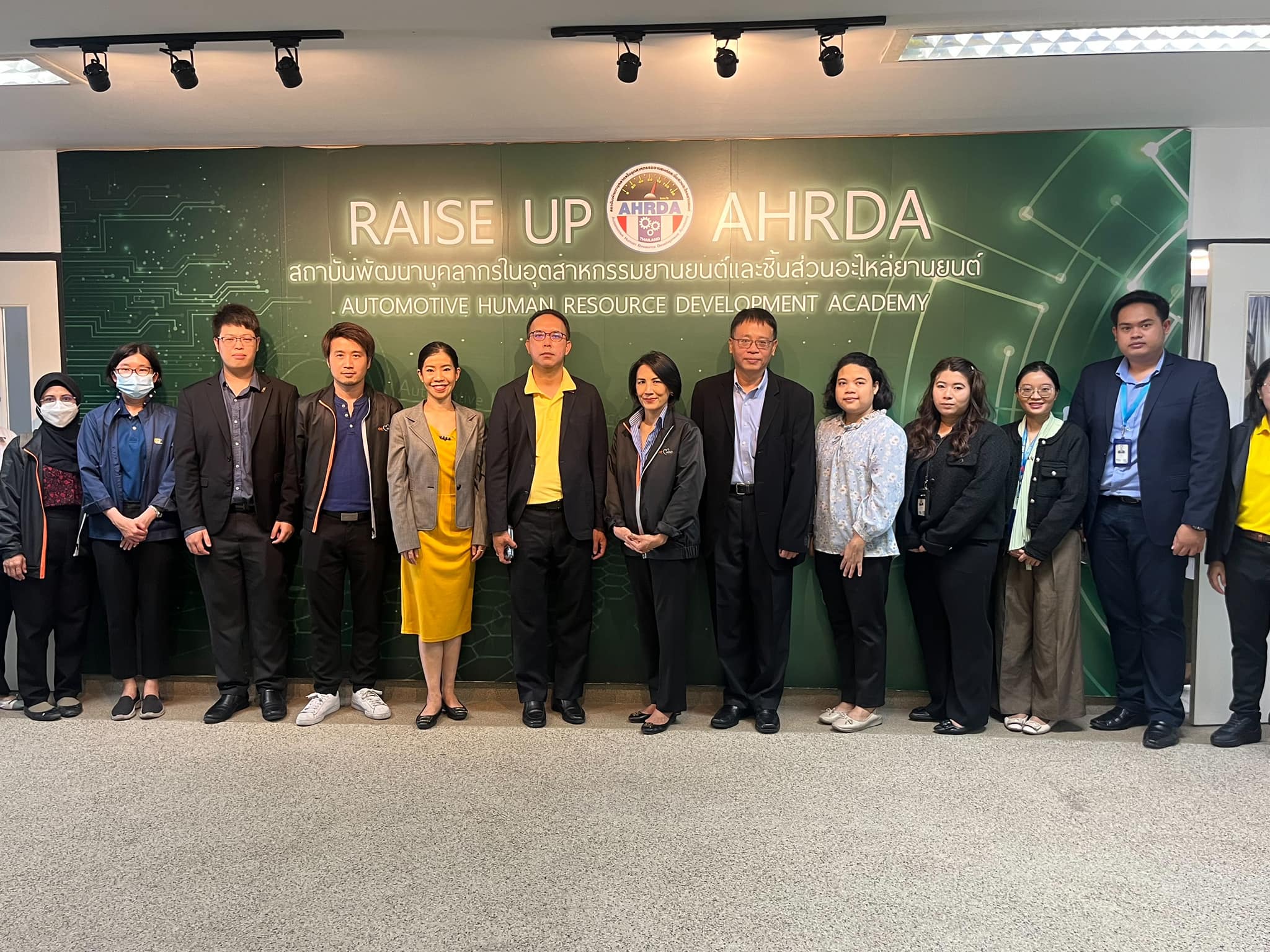 รับฟังผลการดำเนินงาน โครงการพัฒนาสมรรถนะบุคลากรรองรับการขยายตัวของอุตสาหกรรมยานยนต์สมัยใหม่ ภายใต้แผนงานบูรณาการพัฒนาอุตสาหกรรมและบริการแห่งอนาคต