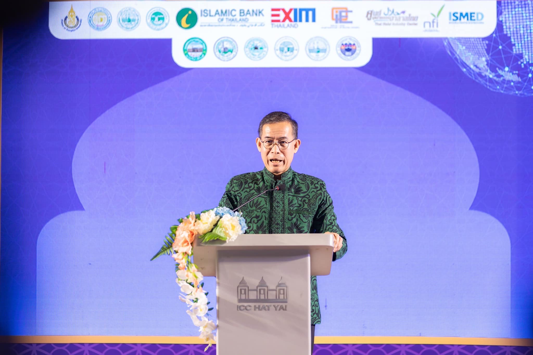 งานเสวนาในหัวข้อ “มิติใหม่ โอกาสทอง ฮาลาลไทย” และร่วมเปิดบูธศูนย์อุตสาหกรรมฮาลาลไทย ในงานแสดงสินค้า WORLD HAPEX 2024 งานแสดงสินค้าและการประชุมสัมนานานาชาติด้านฮาลาล 