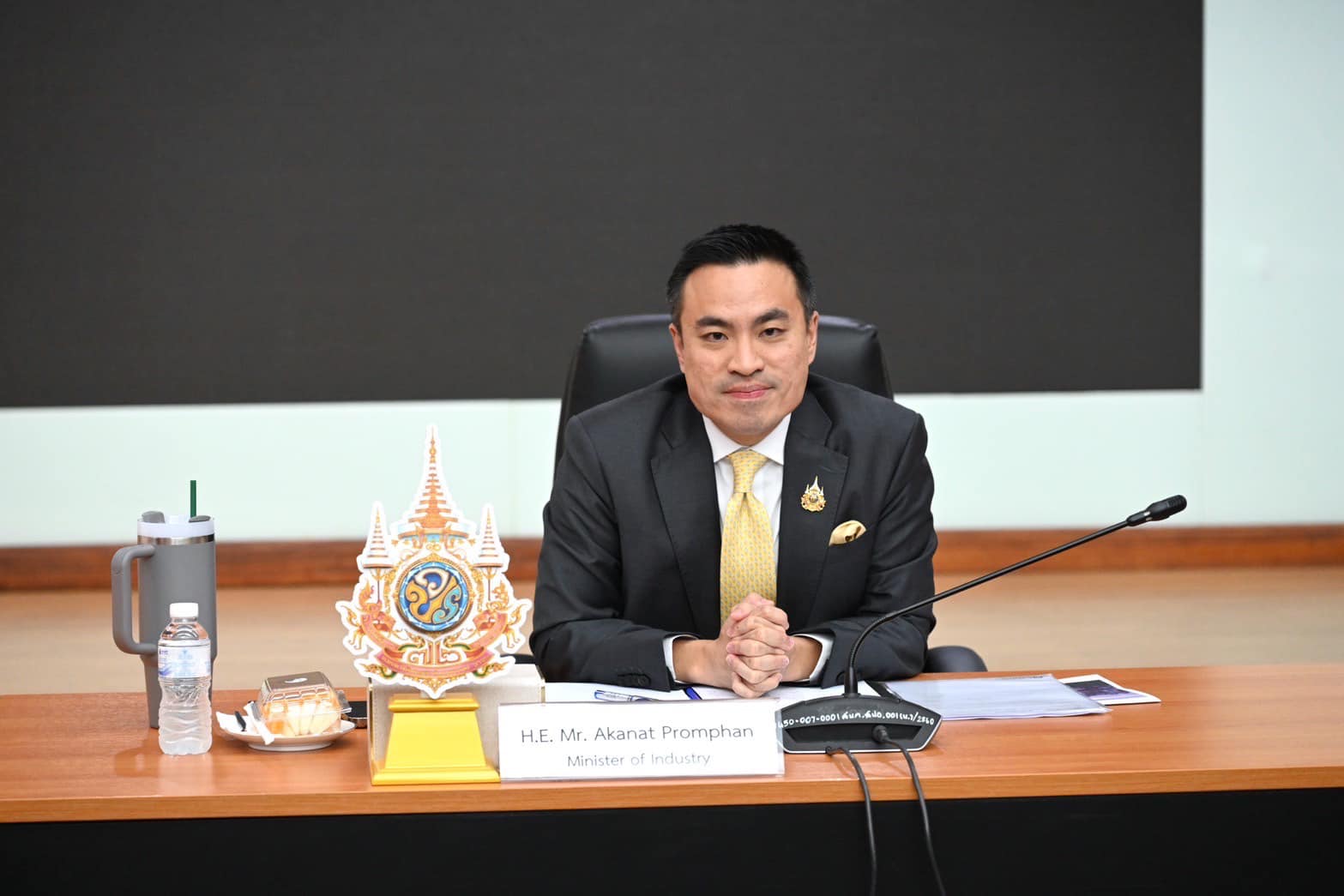 รัฐมนตรีว่าการกระทรวงอุตสาหกรรม พร้อมผู้บริหารระดับสูงของกระทรวงอุตสาหกรรม เข้าร่วมการประชุมหารือกับผู้บริหารระดับสูง บริษัท นิสสัน มอเตอร์ (ประเทศไทย) จำกัด