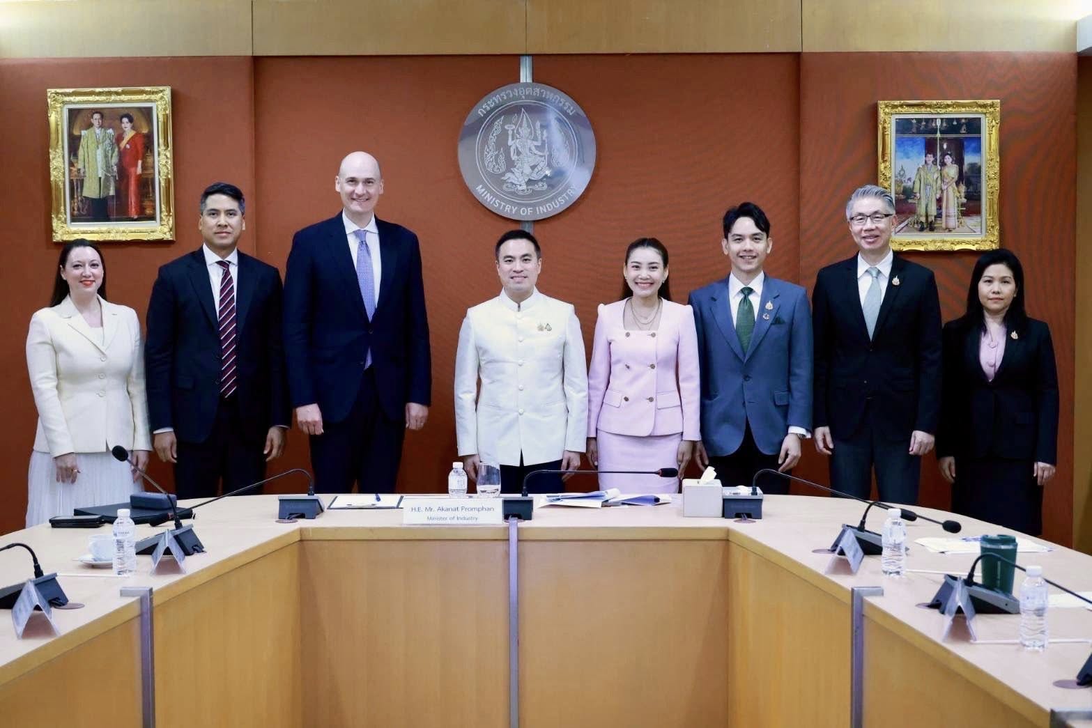 รัฐมนตรีฯ เอกนัฏ ให้การต้อนรับผู้บริหารสภาเศรษฐกิจโลก (World Economic Forum : WEF) หารือแลกเปลี่ยนความเห็นด้านเศรษฐกิจอุตสาหกรรมของไทย และการเข้าร่วมการประชุม Annual Meeting of the New Champions ของ W