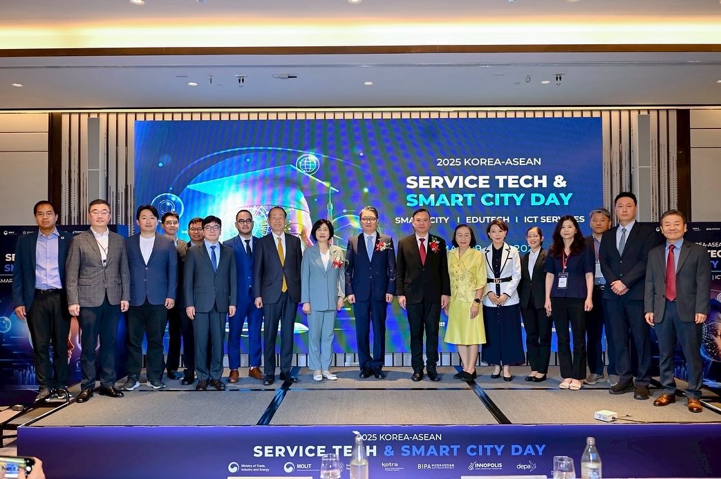 สศอ. ร่วมเป็นวิทยากรบรรยายในหัวข้อ “The Role of Technology in Sustainable on Industrial Economic Development” ในงานสัมมนาและประชุมความร่วมมือ Korea – ASEAN Smart City & Service Tech Day 2025