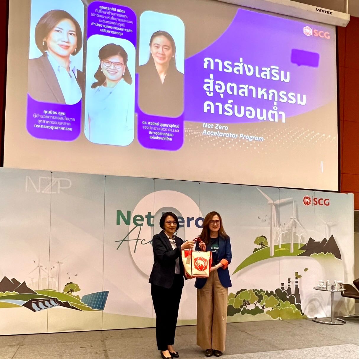 นางนิอร สุขุม ผอ.กม. เข้าร่วมเป็นวิทยากรในงาน Panel Talk: Net Zero Accelerator Program Module 7: "การส่งเสริมสู่สังคมคาร์บอนต่ำ" 