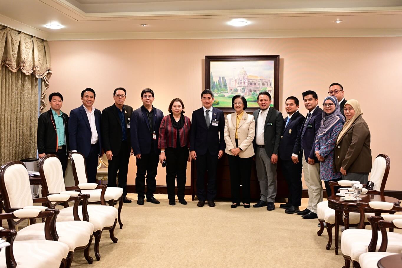 นายกสมาคมนักธุรกิจไทยมุสลิมเข้าเยี่ยมคารวะประธานผู้แทนการค้าไทย 