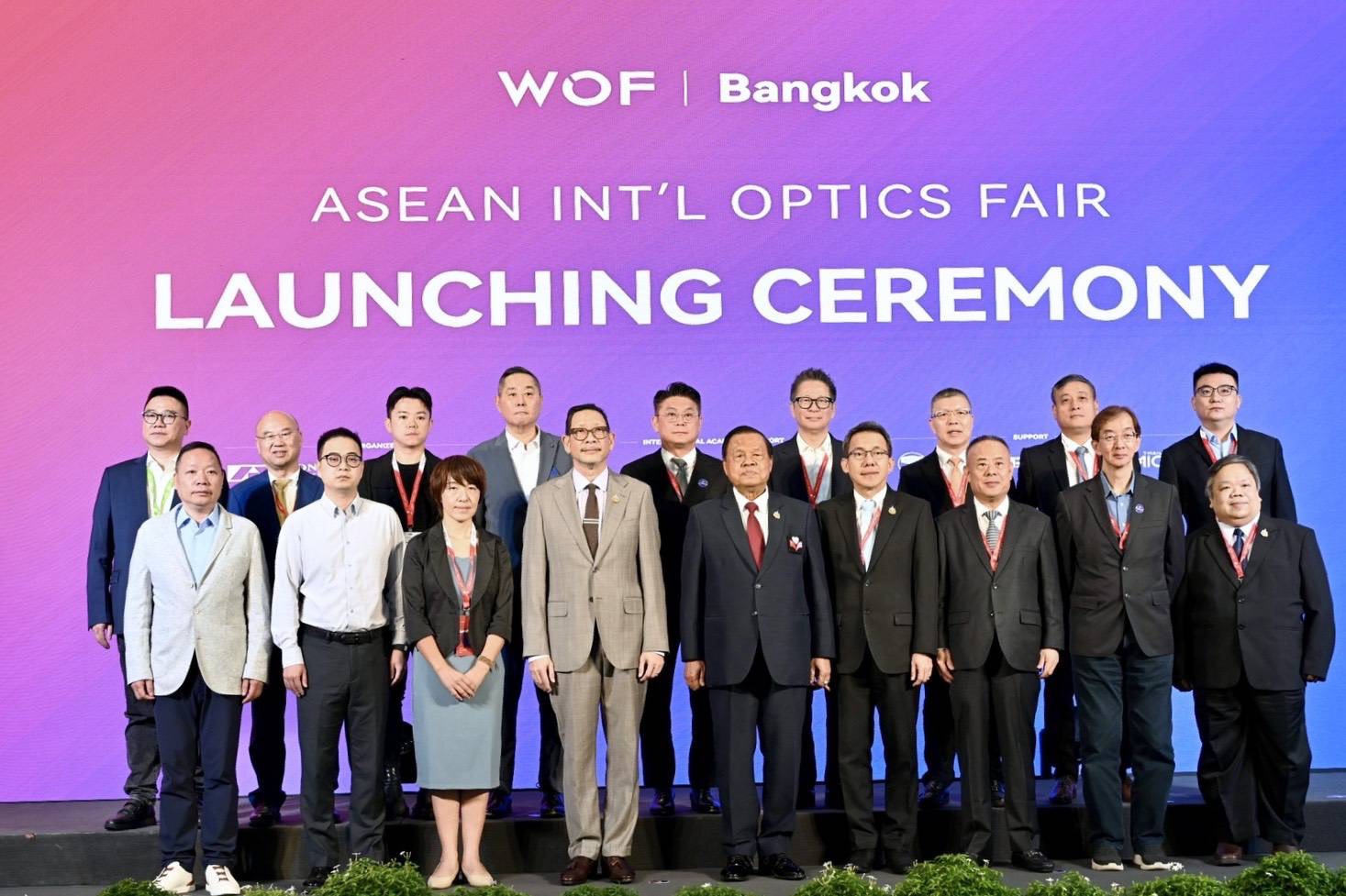 สศอ. เปิดวิสัยทัศน์ในงาน ASEAN Optics Fair 2025 ดันไทยสู่ศูนย์กลางการผลิตอุตสาหกรรมเครื่องมือแพทย์และสุขภาพควบคู่การท่องเที่ยวเชิงสุขภาพของภูมิภาคอาเซียน