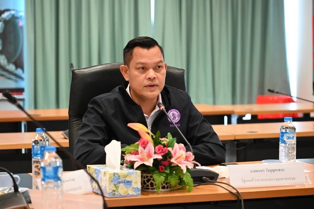 สศอ. ร่วมทีม รวอ. ตรวจเยี่ยมผู้ประกอบการอุตสาหกรรมป้องกันประเทศของไทยส่งเสริมอุตสาหกรรมยานยนต์หุ้มเกราะ ณ จังหวัดปทุมธานี