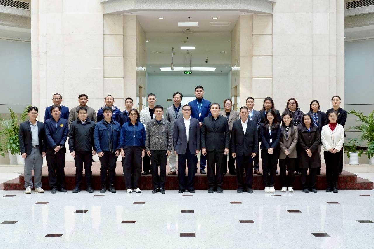 สศอ. ร่วมกับสถาบันยานยนต์ และสมาคมยานยนต์ไฟฟ้าไทย ผนึกกำลังพันธมิตร ไทย-สปป. ลาว-เวียดนาม เข้าพบรองประธาน Shanghai Party Institute of CPC (สถาบันฝึกอบรมและวิจัยของพรรคคอมมิวนิสต์จีนประจำนครเซี่ยงไฮ้) 