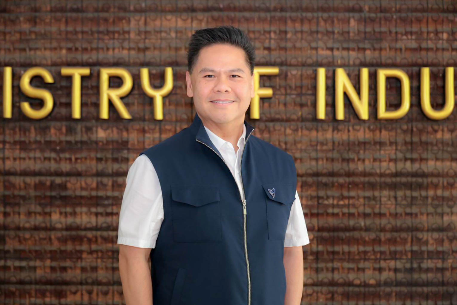 นายวราวุธ ศิลปอาชา รัฐมนตรีว่าการกระทรวงอุตสาหกรรม เข้ากระทรวงฯ วันแรก ชูนโยบาย ONE MIND ผนึกกำลังอุตสาหกรรมฝ่าวิกฤตพลังงาน