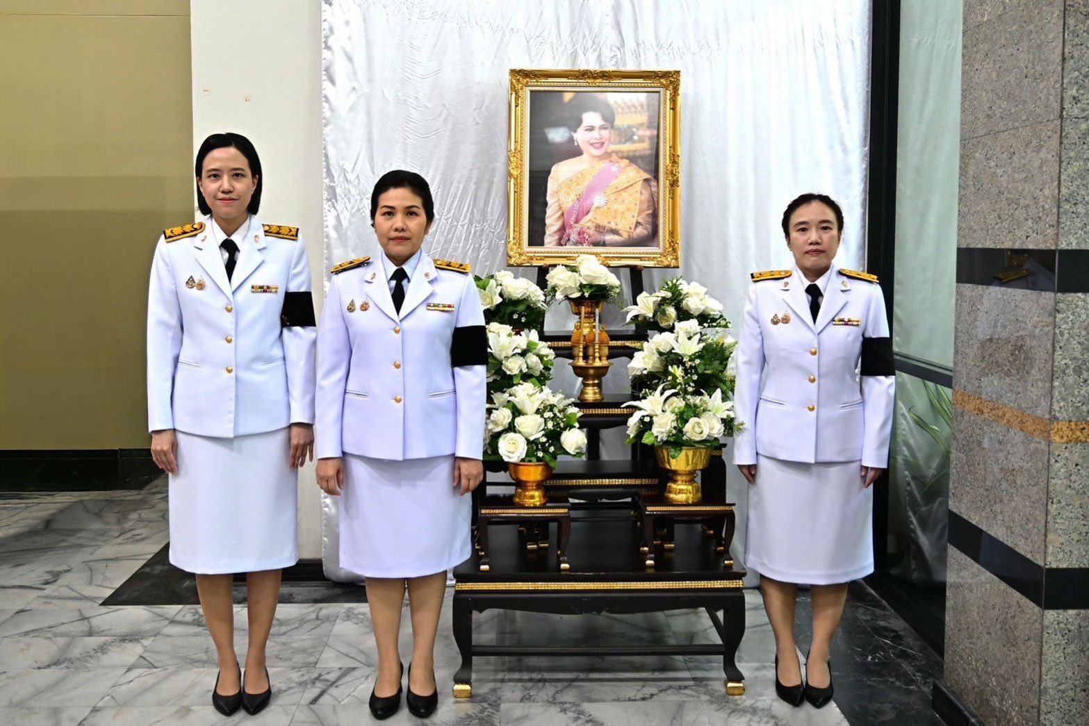 “รองณิรดา” เข้าเฝ้าฯ รับเสด็จพิธีบำเพ็ญกุศลทักษิณานุปทาน (กงเต็ก) ถวายพระบรมศพ สมเด็จพระนางเจ้าสิริกิติ์ พระบรมราชินีนาถ พระบรมราชชนนีพันปีหลวง ณ พระที่นั่งดุสิตมหาปราสาท ในพระบรมมหาราชวัง และท่าราชวร