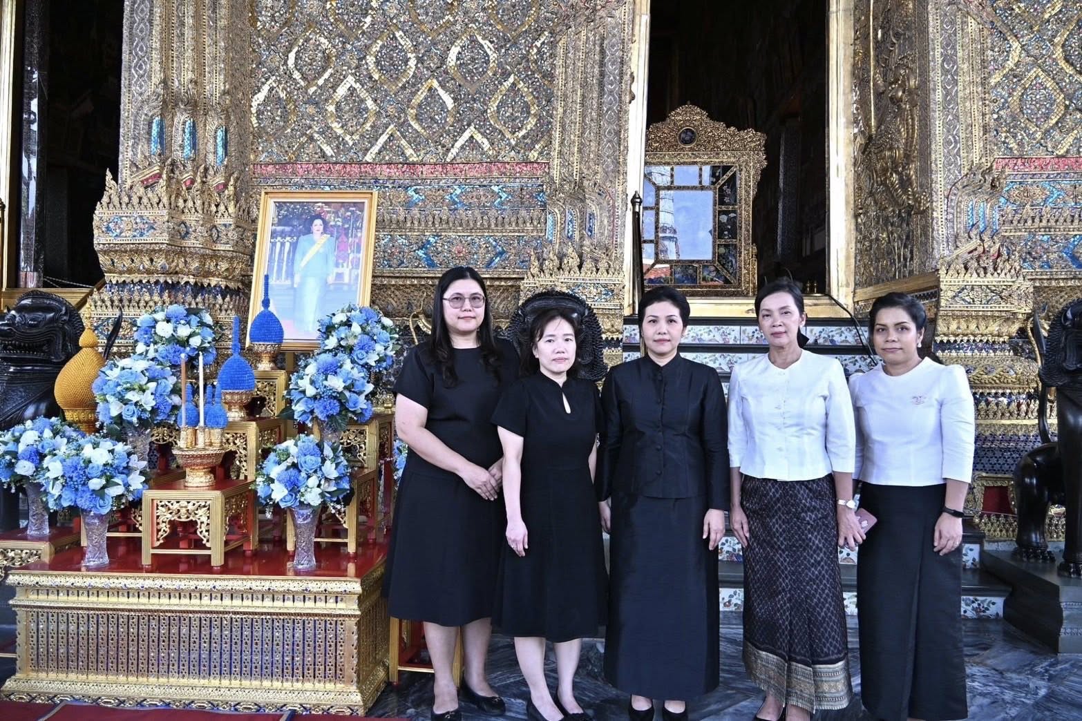 สศอ.เข้าร่วมพิธีสวดพระพุทธมนต์และเจริญจิตตภาวนาอุทิศถวายพระราชกุศลแด่สมเด็จพระนางเจ้าสิริกิติ์ พระบรมราชินีนาถ พระบรมราชชนนีพันปีหลวง