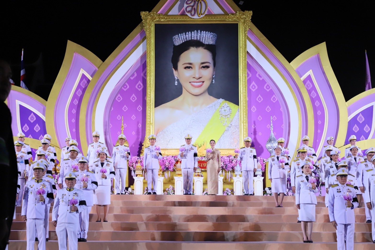 รศอ.ณิรดา ร่วมพิธีจุดเทียนถวายพระพรชัยมงคล เนื่องในโอกาสพระราชพิธีมหามงคลเฉลิมพระชนมพรรษา 4 รอบ สมเด็จพระนางเจ้าฯ พระบรมราชินี 3 มิถุนายน 2569