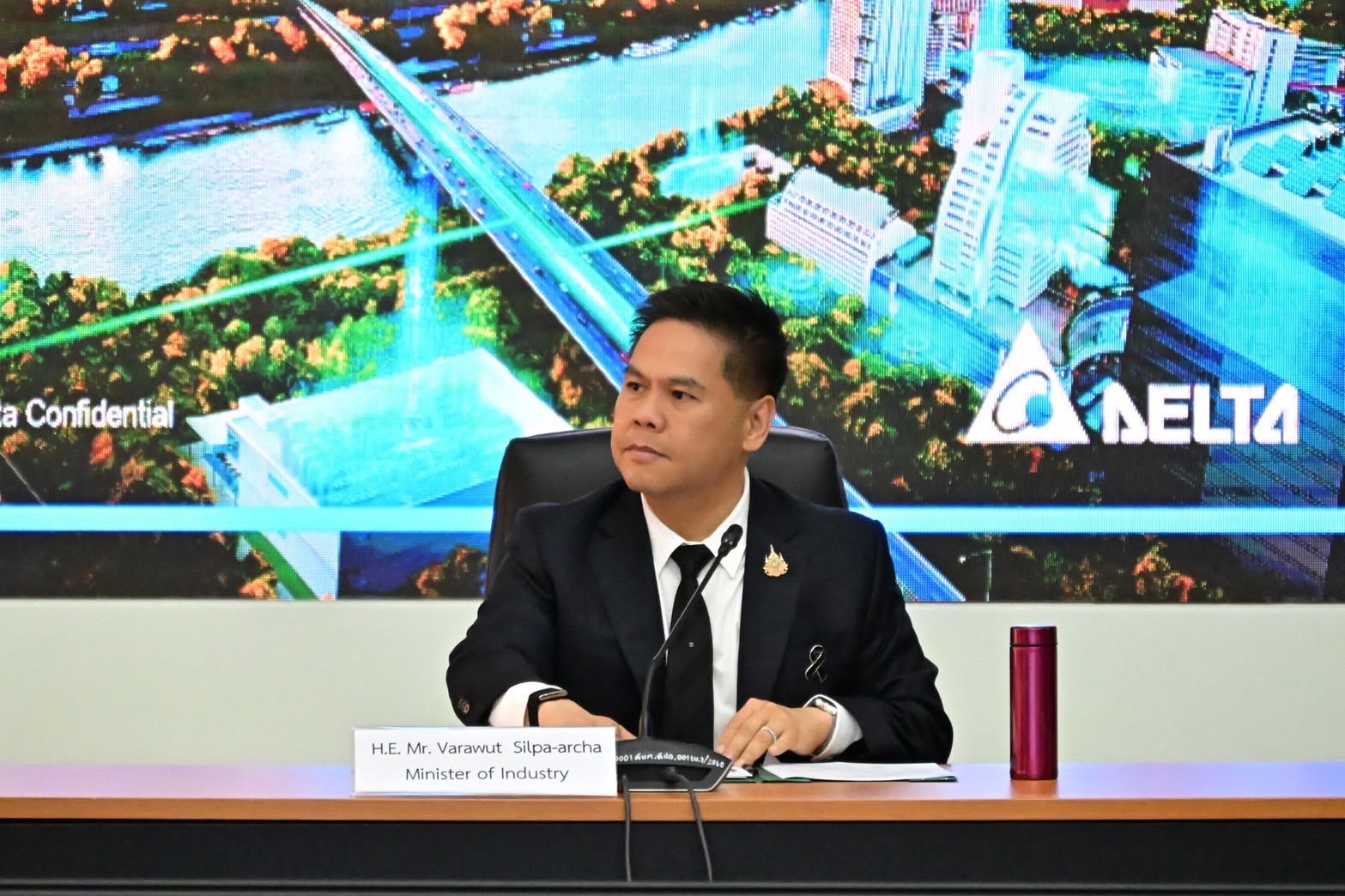 เดลต้าเข้าพบรัฐมนตรีว่าการกระทรวงอุตสาหกรรม