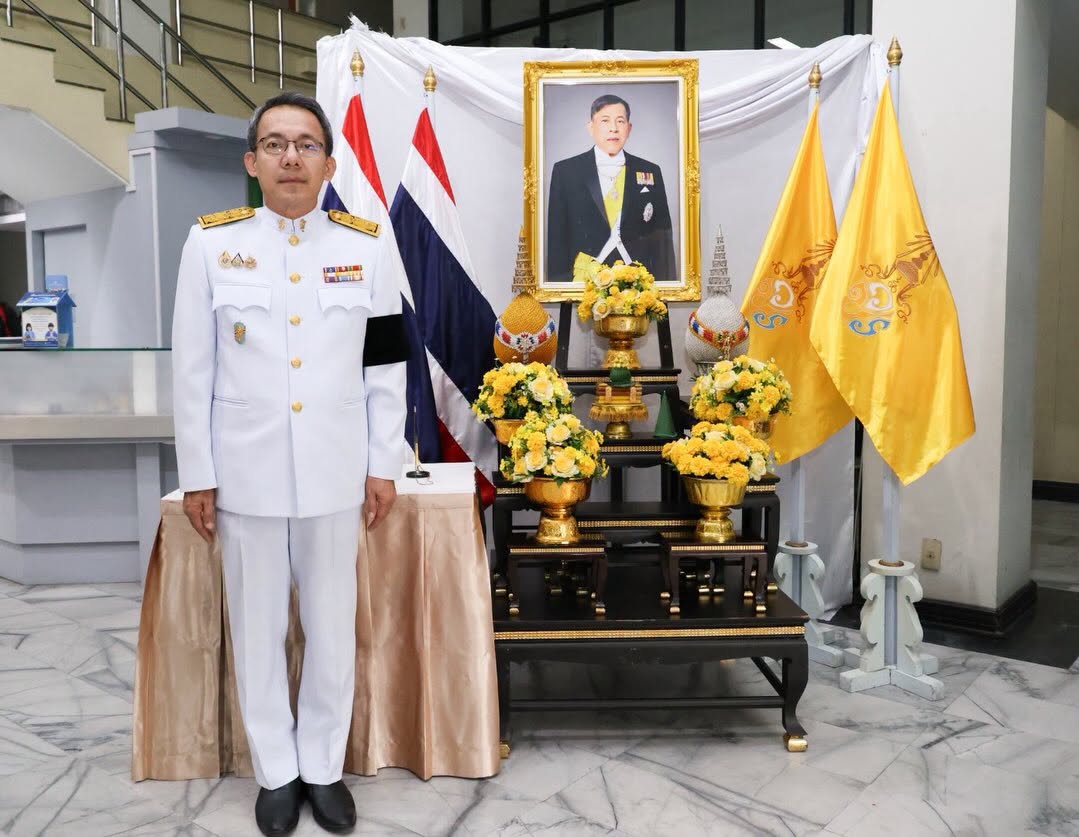 กระทรวงอุตสาหกรรม เข้าเฝ้ารับเสด็จ ตามกำหนดการพิธีบำเพ็ญกุศลทักษิณานุปทาน (กงเต๊ก) ถวายพระบรมศพสมเด็จพระนางเจ้าสิริกิติ์ พระบรมราชินีนาถ พระบรมราชชนนีพันปีหลวง