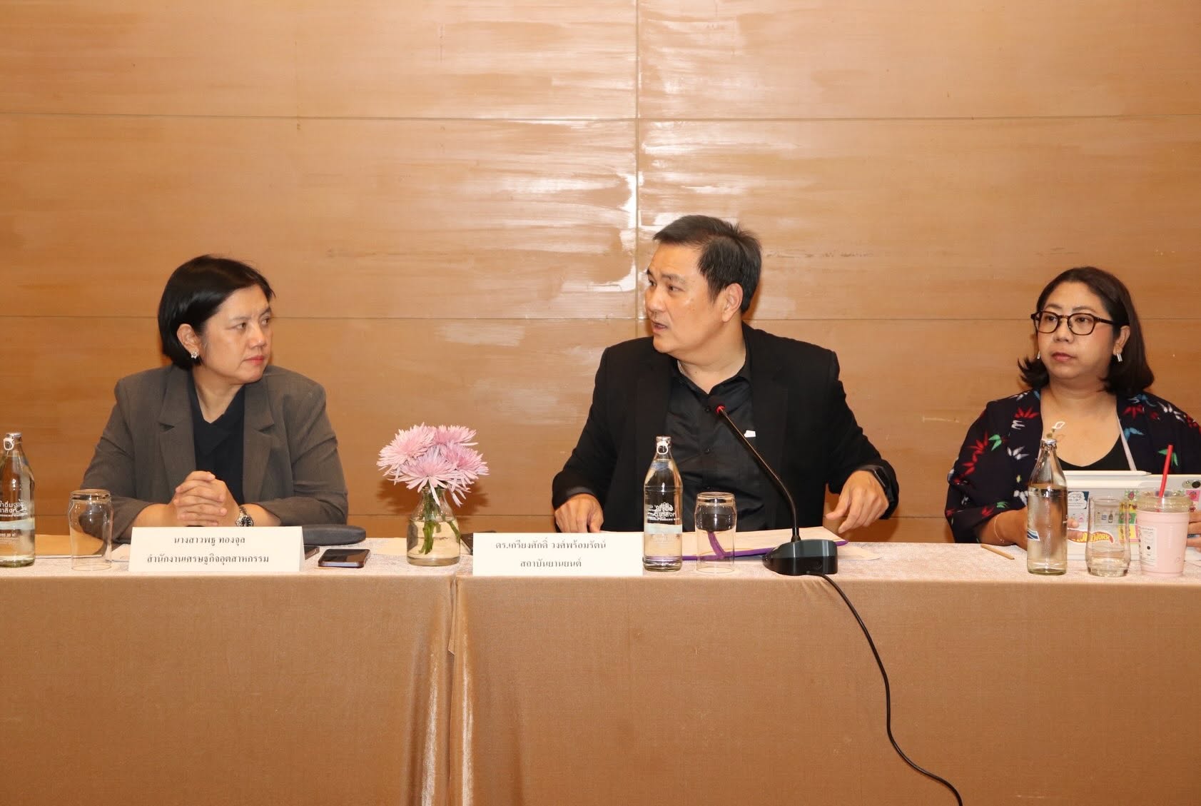 สศอ. ร่วมกับสถาบันยานยนต์ จัดประชุม SEA รับฟังความคิดเห็นการจัดการซากแบตเตอรี่ EV อย่างยั่งยืน