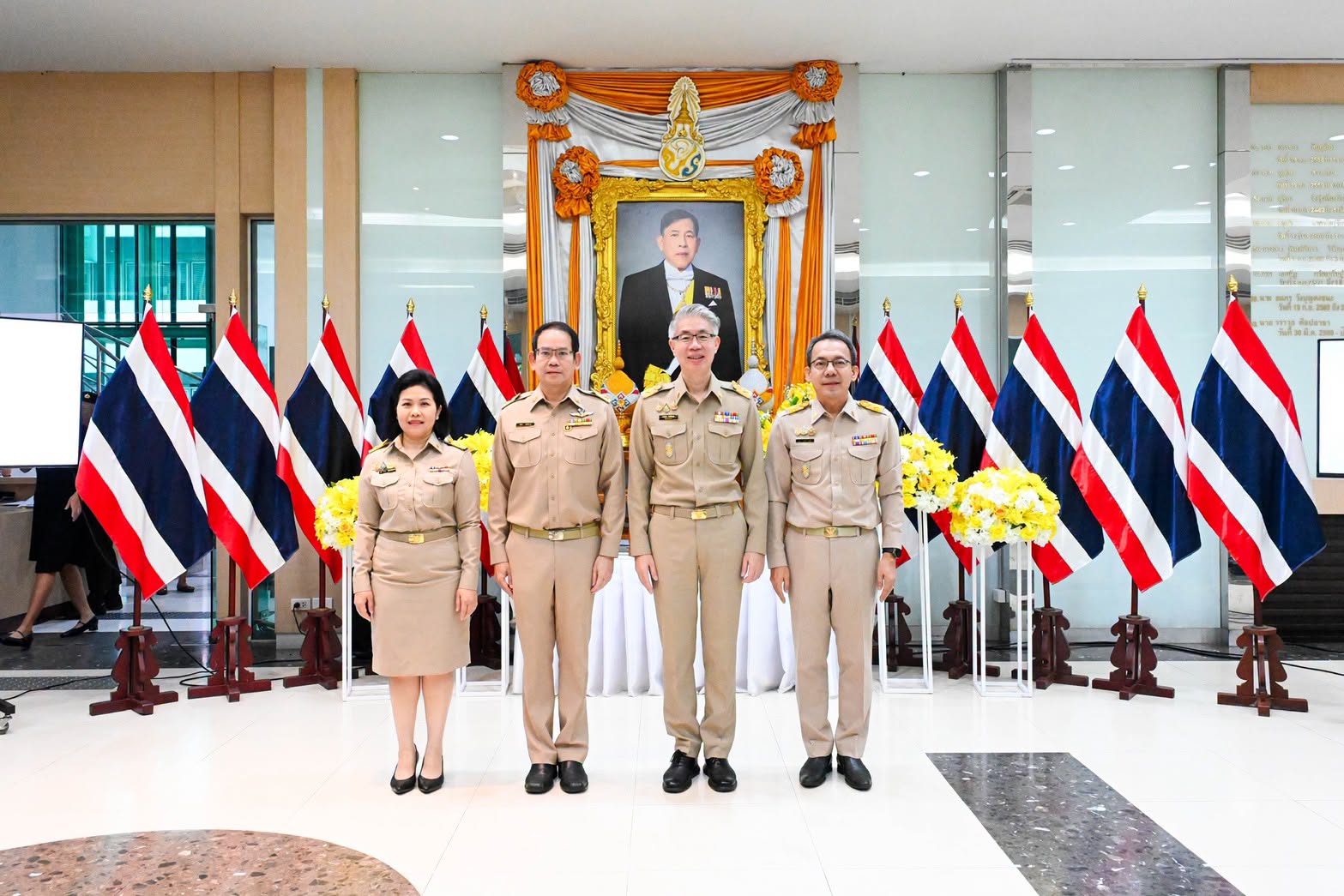 สศอ. ร่วมพิธีเคารพธงชาติไทยและร้องเพลงชาติไทย เนื่องในวันพระราชทานธงชาติไทย (Thai National Flag Day) ประจำปี 2569