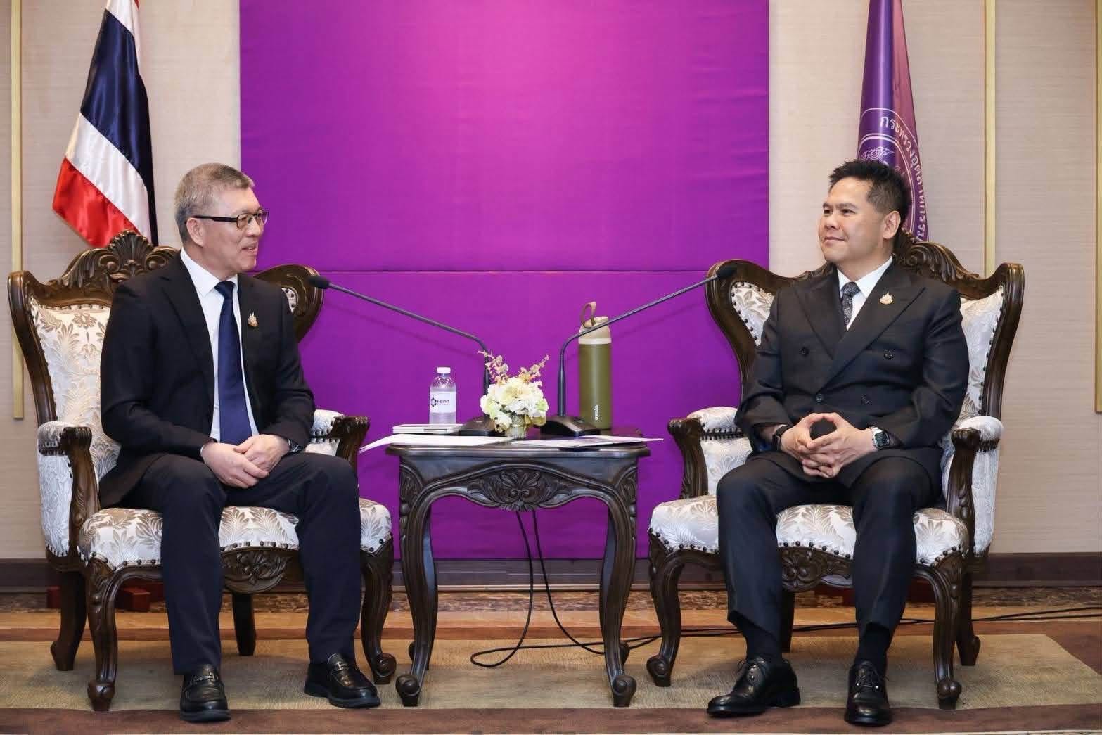 รัฐมนตรีว่าการกระทรวงอุตสาหกรรมให้การต้อนรับผู้แทนสมาคมการค้านักธุรกิจ หารือความร่วมมือด้านเศรษฐกิจและอุตสาหกรรม เดินหน้าเชื่อมโยงภาคอุตสาหกรรมไทย-จีน