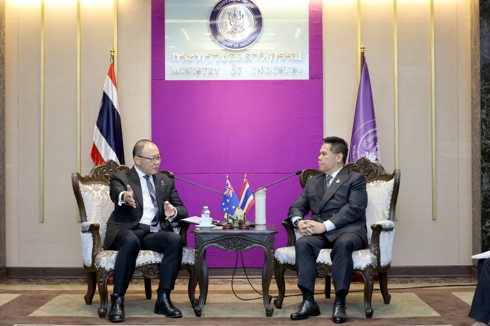 รัฐมนตรีว่าการกระทรวงอุตสาหกรรมให้การต้อนรับเอกอัครราชทูตเครือรัฐออสเตรเลียประจำประเทศไทย หารือความร่วมมือด้านอุตสาหกรรมการผลิตขั้นสูง การจัดการขยะอุตสาหกรรม เหมืองแร่ และพลังงานสะอาด