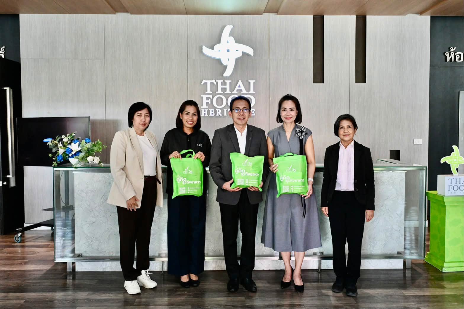 สศอ. นำคณะสื่อมวลชน “ติดตามความก้าวหน้าเพื่อขับเคลื่อนภารกิจการดำเนินงานของ สศอ.” ในประเด็น “การขับเคลื่อนอุตสาหกรรมอาหาร” ณ สถาบันอาหาร (สอห.) กรุงเทพฯ