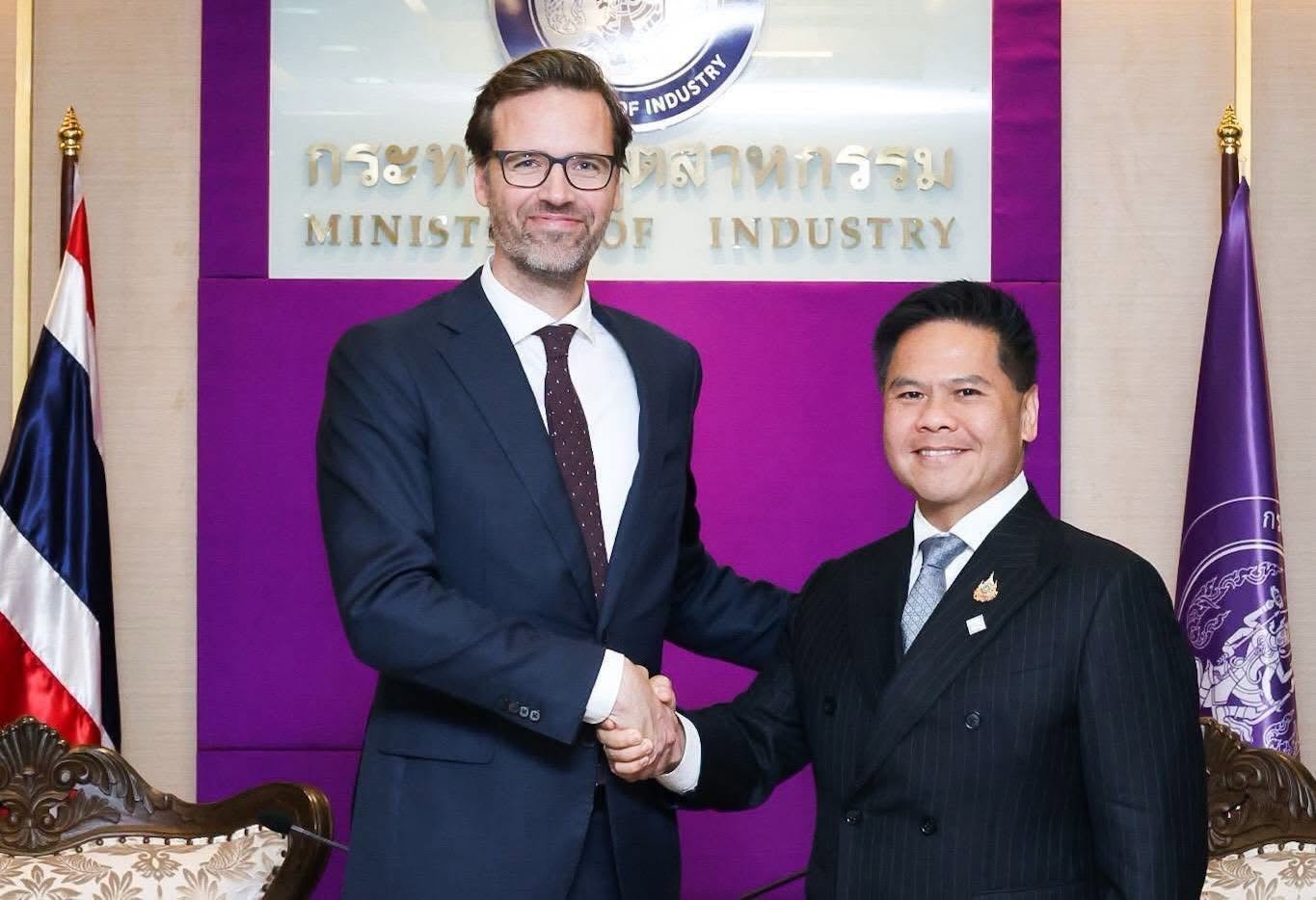 รัฐมนตรีว่าการกระทรวงอุตสาหกรรมให้การต้อนรับรัฐมนตรีว่าการกระทรวงการค้าระหว่างประเทศและความร่วมมือเพื่อการพัฒนาแห่งราชอาณาจักรเนเธอร์แลนด์ หารือการส่งเสริมความร่วมมือด้านเศรษฐกิจอุตสาหกรรม