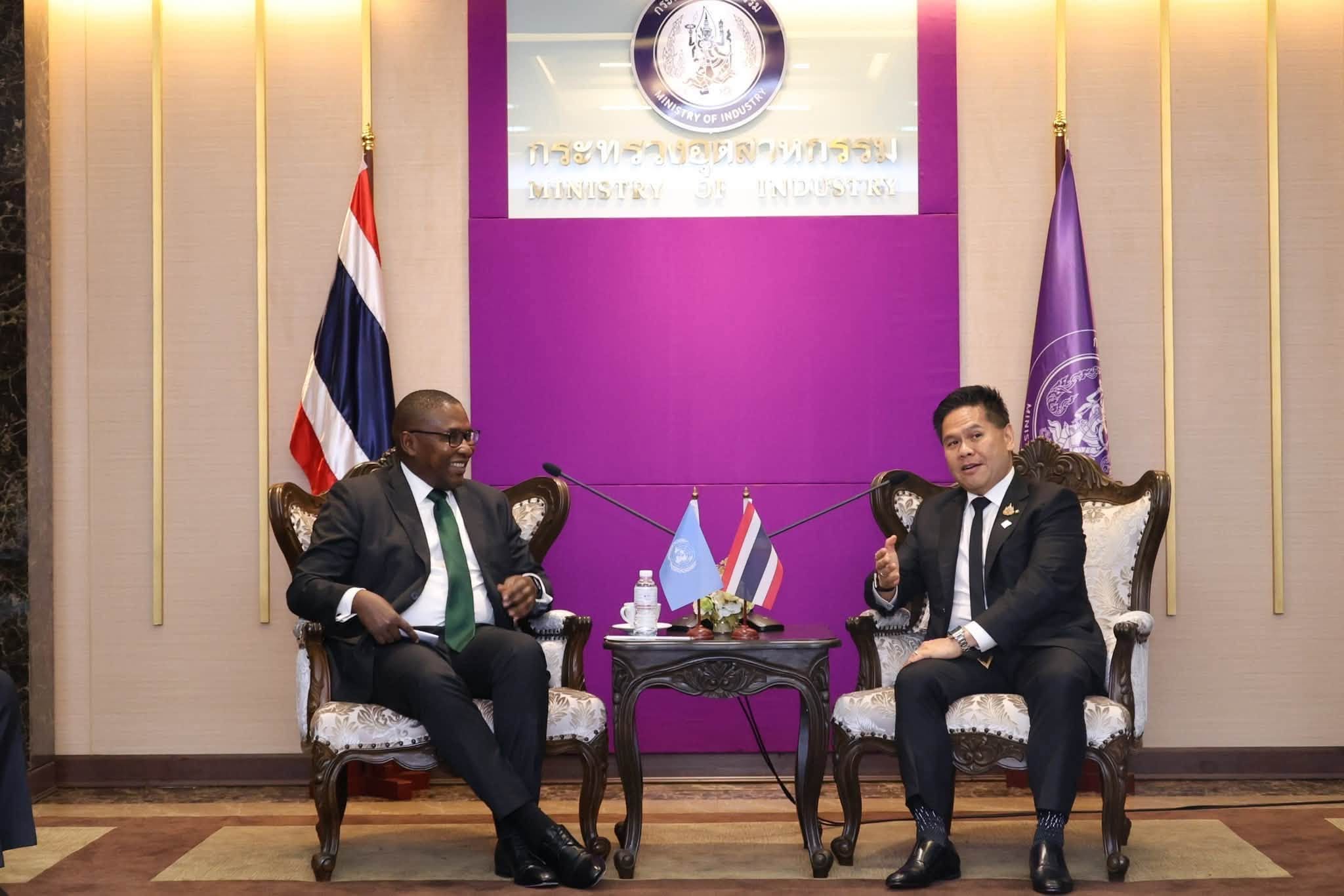 รัฐมนตรีว่าการกระทรวงอุตสาหกรรม ให้การต้อนรับที่ปรึกษาพิเศษของเลขาธิการสหประชาชาติ หารือการเปลี่ยนผ่านอุตสาหกรรมไทยสู่เศรษฐกิจสีเขียว มุ่งลดคาร์บอนรับมือสภาพภูมิอากาศเปลี่ยนแปลง