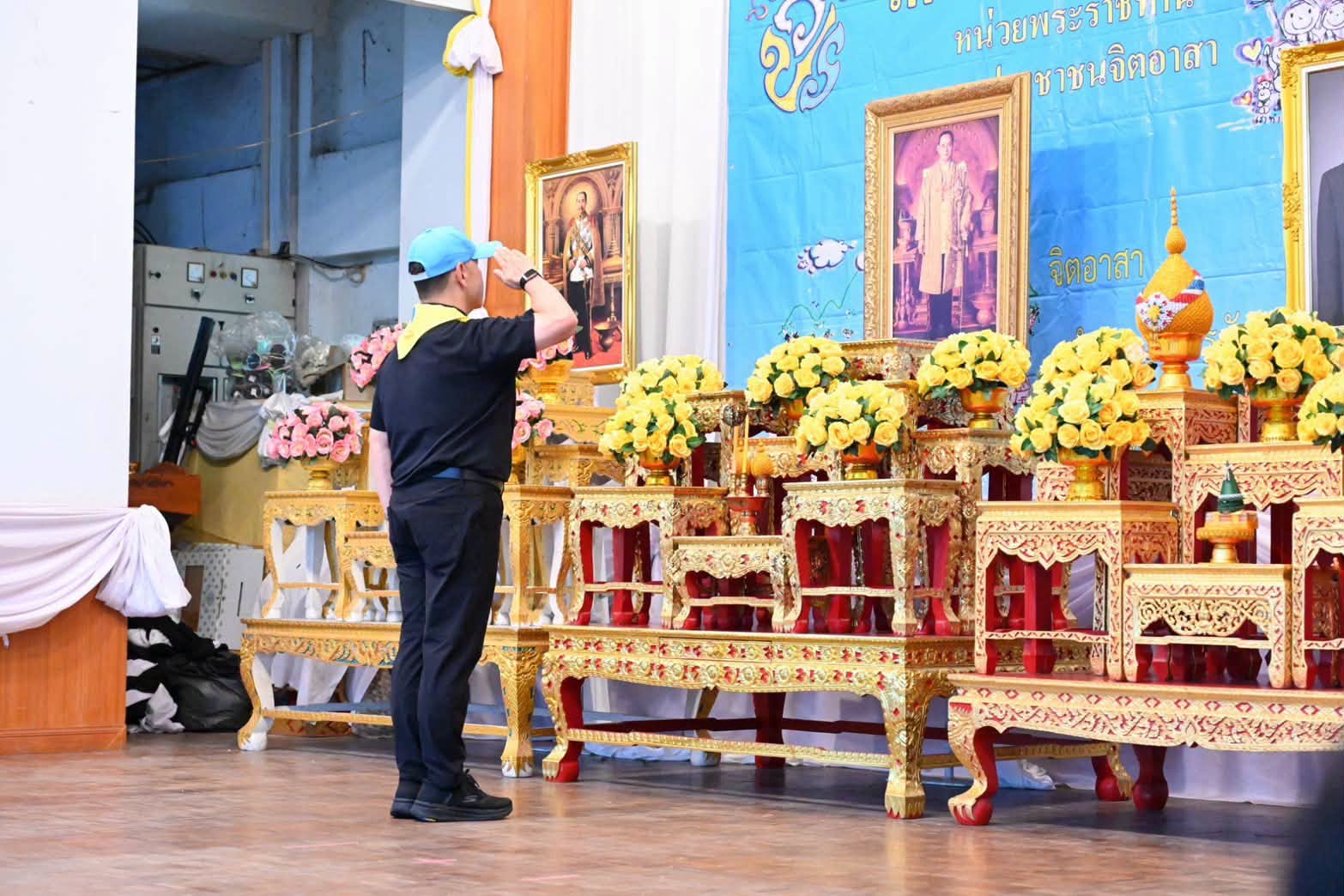 สศอ. ร่วมกิจกรรมจิตอาสา “อุตสาหกรรมรวมใจ เราทำความดีถวายเป็นพระราชกุศล” มอบสิ่งของอุปโภคบริโภคช่วยผู้ประสบภัยนครชัยศรี มอบเครื่องซักผ้าให้สถานสงเคราะห์คนชรา ทาสีสะพานข้ามแม่น้ำท่าจีน จ.นครปฐม