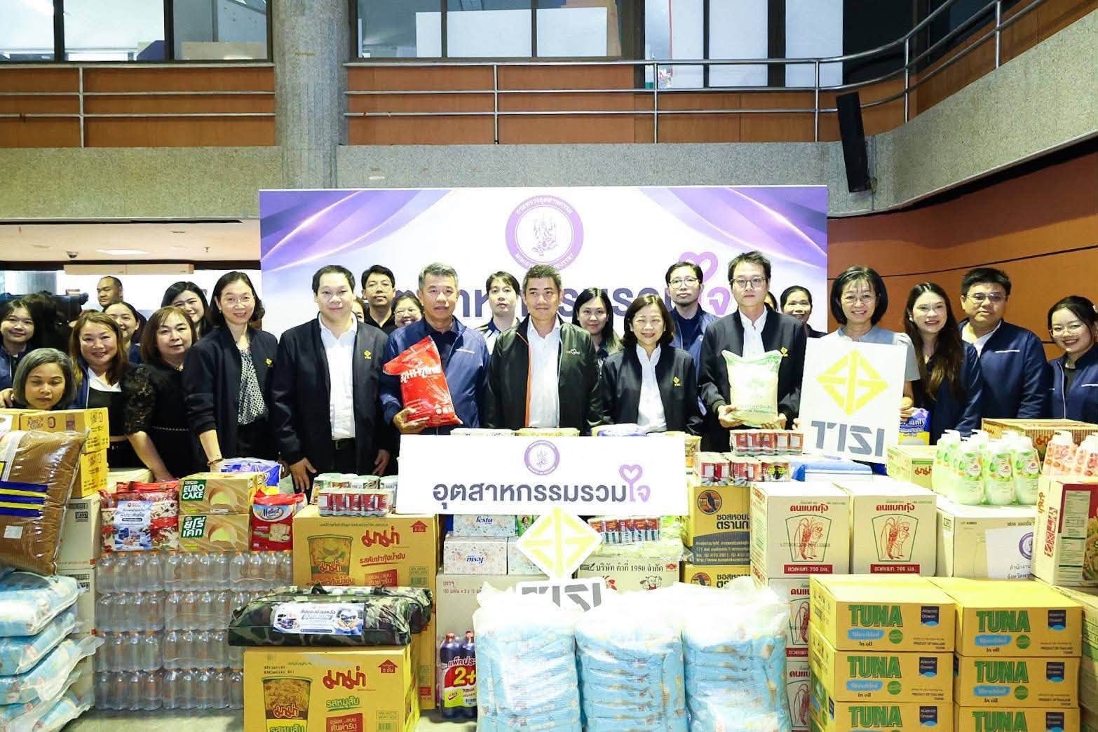 สศอ. ผนึกกำลังร่วมแพ็คถุงยังชีพ–ของบริจาค เตรียมพร้อมส่งช่วยผู้ประสบภัยน้ำท่วม ในกิจกรรมอุตสาหกรรมรวมใจ